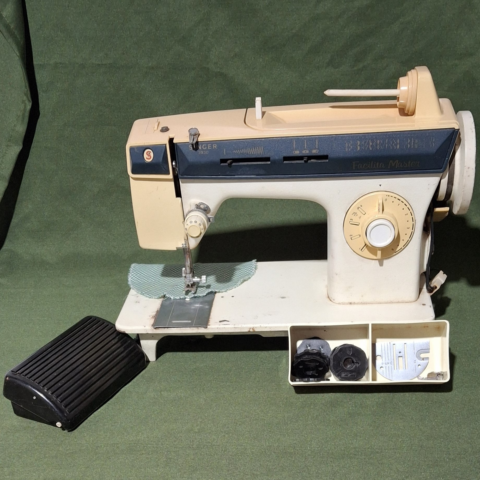 Máquina de costura elétrica Singer