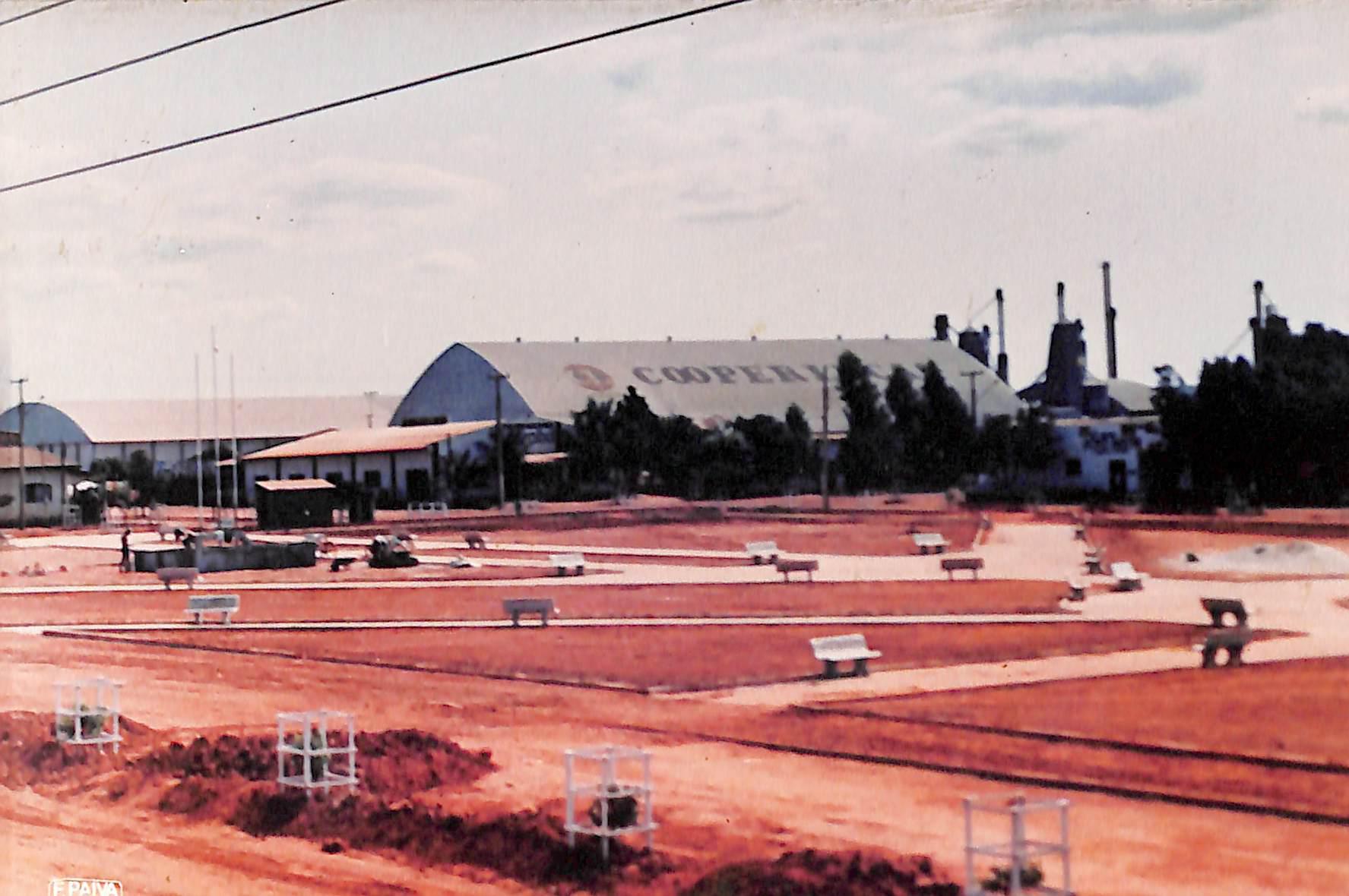 Construção da praça dos Migrantes